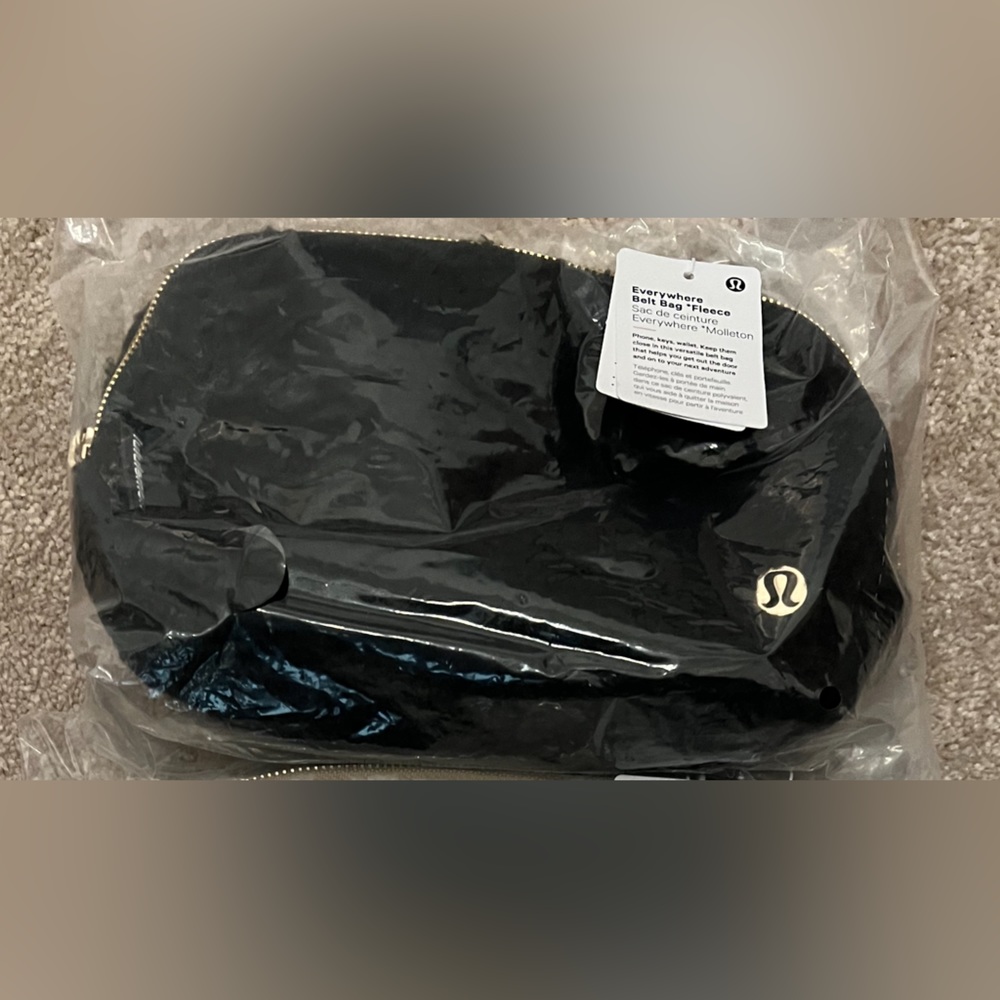 Lululemon Everywhere Belt Bag - NEW